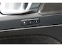 Volvo XC40 B4 Plus Dark | Semi- Elektrische Trekhaak | Verwarmde voorstoelen en Stuurwiel | Premium audio by Harman Kardon | Verwarmbare Voorruit | Apple Carplay/Android Auto | Keyless Entry/Start | Park Assist |