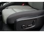 Volvo XC40 B4 Plus Dark | Semi- Elektrische Trekhaak | Verwarmde voorstoelen en Stuurwiel | Premium audio by Harman Kardon | Verwarmbare Voorruit | Apple Carplay/Android Auto | Keyless Entry/Start | Park Assist |