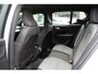 Volvo XC40 2.0 B4 Plus Dark | Verwarmde Stoelen en Stuurwiel | Verwarmbare Voorruit | Semi- Elektrische Trekhaak | AppleCarplay / AndroidAuto | Keyless Entry/Start | Harman Kardon Premium Audio | Park Assist |