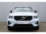 Volvo XC40 B4 Plus Dark | Verwarmde Stoelen en Stuurwiel | Verwarmbare Voorruit | Semi- Elektrische Trekhaak | AppleCarplay / AndroidAuto | Keyless Entry/Start | Harman Kardon Premium Audio | Park Assist |
