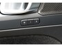 Volvo XC40 2.0 B4 Plus Dark | Verwarmde Stoelen en Stuurwiel | Verwarmbare Voorruit | Semi- Elektrische Trekhaak | AppleCarplay / AndroidAuto | Keyless Entry/Start | Harman Kardon Premium Audio | Park Assist |