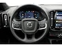 Volvo XC40 B4 Plus Dark | Semi- Elektrische Trekhaak | Verwarmde voorstoelen en Stuurwiel | Premium audio by Harman Kardon | Verwarmbare Voorruit | Apple Carplay/Android Auto | Keyless Entry/Start | Park Assist |