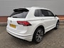Volkswagen Tiguan 2.0 TSI 4Motion Highline | VOL | R-Line | Trekhaak | Panorama | HUD | LED | Dealer Onderhouden |