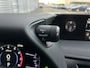 Lexus UX 250h First Edition / Navigatie / Alcantara / Camera / Parkeersensoren V+A / Climate controle / **