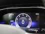 Volkswagen T-Roc 1.5 TSI R-Line 150 PK | R-Line | Automaat | Stoelverwarming | Navigatie | Trekhaak | Digitale Cockpit | ErgoActive-Bestuurdersstoel Met Massage | Achteruitrijcamera |
