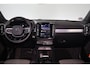 Volvo XC40 B3 Plus Dark - IntelliSafe Assist & Surround - 360º Camera - Harman/Kardon audio - Verwarmde voorstoelen & stuur - Parkeersensoren voor & achter - Elektr. bedienb. voorstoelen met geheugen links - Draadloze tel. lader - Extra getint glas - 19' LMV