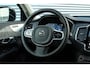 Volvo XC90 T8 AWD Ultra Dark | Verwarmde, Geventileerde en Masserende Voorstoelen | Luchtvering | Panoramisch Schuif-/Kanteldak | Semi-Elektrische Trekhaak | 360º Camera | Gelamineerd en Getint Glas Achter| Bowers & Wilkins |