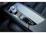 Volvo XC90 T8 AWD Ultra Dark | Verwarmde, Geventileerde en Masserende Voorstoelen | Luchtvering | Panoramisch Schuif-/Kanteldak | Semi-Elektrische Trekhaak | 360º Camera | Gelamineerd en Getint Glas Achter| Bowers & Wilkins |
