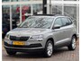 Skoda Karoq 1.0 TSI Pano Navi Apple CarPlay Cruise Nardogrey Boekjes Dealeronderhouden Nieuwe APK