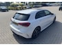 Mercedes-Benz A-klasse 250 e Business Solution AMG Limited Uniek! | Complete AMG Styling | Panorama Dak | Elek. Stoelen met Geheugen en verwarmd | Camera | Cruise | Climate | AMG-styling | Achteruitrijcamera | Cruise control adaptief met Stop&Go en stuurhulp