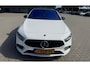 Mercedes-Benz A-klasse 250 e Business Solution AMG Limited Uniek! | Complete AMG Styling | Panorama Dak | Elek. Stoelen met Geheugen en verwarmd | Camera | Cruise | Climate | AMG-styling | Achteruitrijcamera | Cruise control adaptief met Stop&Go en stuurhulp