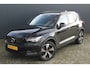 Volvo XC40 1.5 T4 Recharge R-Design | Incl. 12 maanden garantie | Harman/Kardon audio | Schuif/kantel dak | Apple carplay/Android auto | Stuurwiel verwarming | Voorstoelen verwarmd | DAB | Navigatie | Lichtmetalen velgen | Climate control | Zwart dakhemel