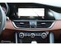 Alfa Romeo Giulia 2.0T Super Veloce Pack, F1 Schakelflippers, Sportstoelen, Leer, Stoel-stuurverwarming, Navi, Pdc voor + achter + camera, Afneembare Trekhaak