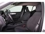 Volvo XC40 T2 Momentum - AUTOMAAT - Sensus Navigatie - LED-koplampen - Cruise Control - Climate control - Parkeersensoren achter - 19' LMV