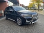 BMW X1 xDrive25e High Executive X-Line // FULL LED // KEYLESS // ELEK. ACHTERKLEP // HALF LEDER // NAVI+APPLE CARPLAY // STOELVERWARMING //