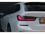 BMW 3-Serie Touring 330e M Sport | 18" L.M.| Keyless | Camera | Elektrische Achterklep | Stoelverwarming | Mineral-weiss