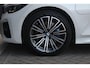 BMW 3-Serie Touring 330e M Sport | 18" L.M.| Keyless | Camera | Elektrische Achterklep | Stoelverwarming | Mineral-weiss