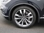 Volkswagen Touareg Elegance 3.0 TSi eHybrid 4MOTION 381 PK | Automaat | Navigatie | Panoramadak | 360 Camera | Adaptive Cruise Control | Head-up display | Stoelverwarming | Lichtmetalen velgen | Privacy glass |