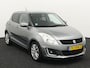 Suzuki Swift 1.2 Dynamic Airco, Boordcomputer, Brake assist system, Cruise control, Hill hold functie, Elek. remkrachtverdeling, stuur multifunctioneel, voorstoelen verwarmd automaat 4-deurs hoge instap nap pas, Deze Swift biedt alles wat je zoekt in een compacte auto: een frisse uitstraling, fijne zitpositie en een heerlijk soepele automaat. De betrouwbare 1.2-l
