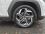 Hyundai Tucson 1.6 T-GDI PHEV Plug-in Premium Sky 4WD Automaat / elektrisch glazen panorama-dak / Trekgewicht 1350 kg / Stuur-, Stoel en Achterbank verwarming / Elektrische achterklep / Adaptief CC / Rondomzicht camera /