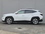 Hyundai Tucson 1.6 T-GDI PHEV Plug-in Premium Sky 4WD Automaat / elektrisch glazen panorama-dak / Trekgewicht 1350 kg / Stuur-, Stoel en Achterbank verwarming / Elektrische achterklep / Adaptief CC / Rondomzicht camera /