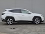 Hyundai Tucson 1.6 T-GDI PHEV Plug-in Premium Sky 4WD Automaat / elektrisch glazen panorama-dak / Trekgewicht 1350 kg / Stuur-, Stoel en Achterbank verwarming / Elektrische achterklep / Adaptief CC / Rondomzicht camera /