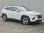 Hyundai Tucson 1.6 T-GDI PHEV Plug-in Premium Sky 4WD Automaat / elektrisch glazen panorama-dak / Trekgewicht 1350 kg / Stuur-, Stoel en Achterbank verwarming / Elektrische achterklep / Adaptief CC / Rondomzicht camera /