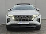 Hyundai Tucson 1.6 T-GDI PHEV Plug-in Premium Sky 4WD Automaat / elektrisch glazen panorama-dak / Trekgewicht 1350 kg / Stuur-, Stoel en Achterbank verwarming / Elektrische achterklep / Adaptief CC / Rondomzicht camera /