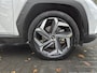 Hyundai Tucson 1.6 T-GDI PHEV Plug-in Premium Sky 4WD Automaat / elektrisch glazen panorama-dak / Trekgewicht 1350 kg / Stuur-, Stoel en Achterbank verwarming / Elektrische achterklep / Adaptief CC / Rondomzicht camera /
