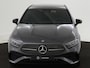 Mercedes-Benz A-klasse 250 e AMG Line | Nightpakket | Premium Pack | Extra USB-poorten | KEYLESS GO | Dodehoekassistent | Sfeerverlichting | Verwarmde stoelen vooraan | Parkeerpakket met achteruitrijcamera |