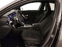 Mercedes-Benz A-klasse 250 e AMG Line | Nightpakket | Premium Pack | Extra USB-poorten | KEYLESS GO | Dodehoekassistent | Sfeerverlichting | Verwarmde stoelen vooraan | Parkeerpakket met achteruitrijcamera |