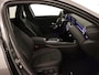Mercedes-Benz A-klasse 250 e AMG Line | Nightpakket | Premium Pack | Extra USB-poorten | KEYLESS GO | Dodehoekassistent | Sfeerverlichting | Verwarmde stoelen vooraan | Parkeerpakket met achteruitrijcamera |