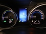 Toyota Auris Touring Sports 1.8 HYBRID DYNAMIC ULTIMATE NAVI GARANTIE 7-2027 STOELVERWARMING . PARKEERSENSOREN .CAMERA .