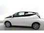 Toyota Aygo 1.0 VVT-i x-nav navi, start/stop, traction c, multystuur, airco,achter camera, buiten spiegels elec.