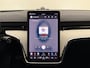 Volvo EX90 Twin Motor Ultra 7p. 111 kWh / Mullbery Red / Luchtvering / Pilot Assist Pack / Bowers en Wilkins audio / Trekhaak / Woolblend /