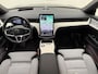 Volvo EX90 Twin Motor Ultra 7p. 111 kWh / Mullbery Red / Luchtvering / Pilot Assist Pack / Bowers en Wilkins audio / Trekhaak / Woolblend /