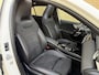Mercedes-Benz A-klasse 250e Business Solution AMG Limited | Panoramadak | Navigatie | Sfeerverlichting | Stoelverwarming | Elektrische verstelbare sportstoelen memory | Navigatie | Camera | Afneembare trekhaak | Cruise control | Lane assist | LED | DAB | Volledig onderhouden