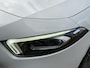 Mercedes-Benz A-klasse 250e Business Solution AMG Limited | Panoramadak | Navigatie | Sfeerverlichting | Stoelverwarming | Elektrische verstelbare sportstoelen memory | Navigatie | Camera | Afneembare trekhaak | Cruise control | Lane assist | LED | DAB | Volledig onderhouden