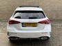 Mercedes-Benz A-klasse 250e Business Solution AMG Limited | Panoramadak | Navigatie | Sfeerverlichting | Stoelverwarming | Elektrische verstelbare sportstoelen memory | Navigatie | Camera | Afneembare trekhaak | Cruise control | Lane assist | LED | DAB | Volledig onderhouden