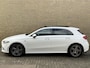 Mercedes-Benz A-klasse 250e Business Solution AMG Limited | Panoramadak | Navigatie | Sfeerverlichting | Stoelverwarming | Elektrische verstelbare sportstoelen memory | Navigatie | Camera | Afneembare trekhaak | Cruise control | Lane assist | LED | DAB | Volledig onderhouden