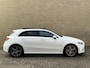 Mercedes-Benz A-klasse 250e Business Solution AMG Limited | Panoramadak | Navigatie | Sfeerverlichting | Stoelverwarming | Elektrische verstelbare sportstoelen memory | Navigatie | Camera | Afneembare trekhaak | Cruise control | Lane assist | LED | DAB | Volledig onderhouden