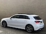 Mercedes-Benz A-klasse 250e Business Solution AMG Limited | Panoramadak | Navigatie | Sfeerverlichting | Stoelverwarming | Elektrische verstelbare sportstoelen memory | Navigatie | Camera | Afneembare trekhaak | Cruise control | Lane assist | LED | DAB | Volledig onderhouden