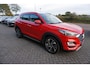 Hyundai Tucson 1.6 T-GDI 177PK AUTOMAAT PREMIUM LUXE! DEALER ONDERHOUDEN! PANORAMADAK STOELKOELING+VERWARMING LEDER ELECTR.STOELEN 19INCH LMV ADAPTIEVE CRUISE CLIMA CRUISE FULL LED ELECTR.KLEP ENZ...