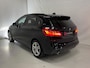 BMW 2-Serie Active Tourer 225XE M-sport Shadowline Navigatie Panoramadak HarmanKardon Camera Drive-assist-plus Leer Apple Carplay Keyless 17inch
