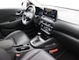 Hyundai Kona 1.6 GDI HEV Premium AUTOMAAT / Dealeronderhouden / Afneembare Trekhaak / 1300kg Trekgewicht / Stoelventilatie / Adaptieve Cruise Control / HUD / 18" LMV / Lederen bekleding /