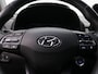 Hyundai Kona 1.6 GDI HEV Premium AUTOMAAT / Dealeronderhouden / Afneembare Trekhaak / 1300kg Trekgewicht / Stoelventilatie / Adaptieve Cruise Control / HUD / 18" LMV / Lederen bekleding /