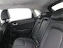 Hyundai Kona 1.6 GDI HEV Premium AUTOMAAT / Dealeronderhouden / Afneembare Trekhaak / 1300kg Trekgewicht / Stoelventilatie / Adaptieve Cruise Control / HUD / 18" LMV / Lederen bekleding /