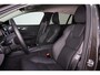 Volvo V60 T6 Recharge AWD Plus Dark - IntelliSafe Assist & Surround - 360º Camera - Harman/Kardon audio - Adaptieve LED koplampen - Verwarmde voorstoelen, stuur & achterbank - Parkeersensoren voor & achter - Elektr. bedienb. voorstoelen met geheugen - Extra getint glas - Elektr. inklapbare trekhaak - 18' LMV
