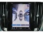 Volvo V60 T6 Recharge AWD Plus Dark - IntelliSafe Assist & Surround - 360º Camera - Harman/Kardon audio - Adaptieve LED koplampen - Verwarmde voorstoelen, stuur & achterbank - Parkeersensoren voor & achter - Elektr. bedienb. voorstoelen met geheugen - Extra getint glas - Elektr. inklapbare trekhaak - 18' LMV