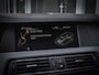 BMW 5-Serie Touring 520i M-Sport | PANO | TREKHAAK | HEAD UP DISPLAY | CARBONSCHWARZ METTALIC | LEDER | XENON